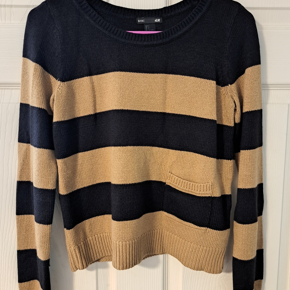 H&M Women's Black and Tan Striped Sweater